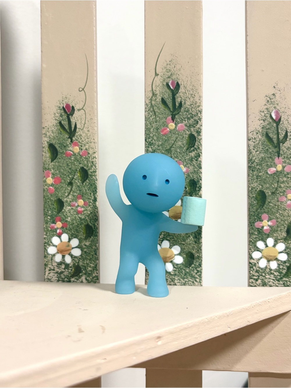 AUTHENTIC Smiski Toilet Series “Helping Out” Glow in the Dark Figurine